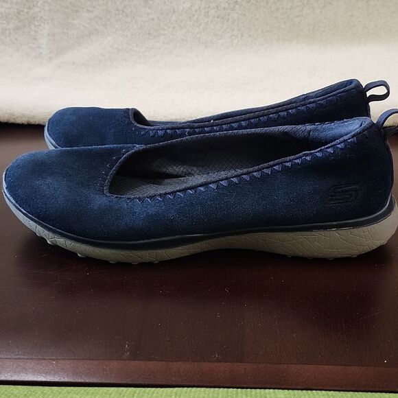 Skechers Women's 8 Navy Suede Slip Ons - Picture 4 of 5